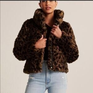Abercrombie Fitch Faux Fur Leopard Print Cropped Mini Puffer Jacket XL